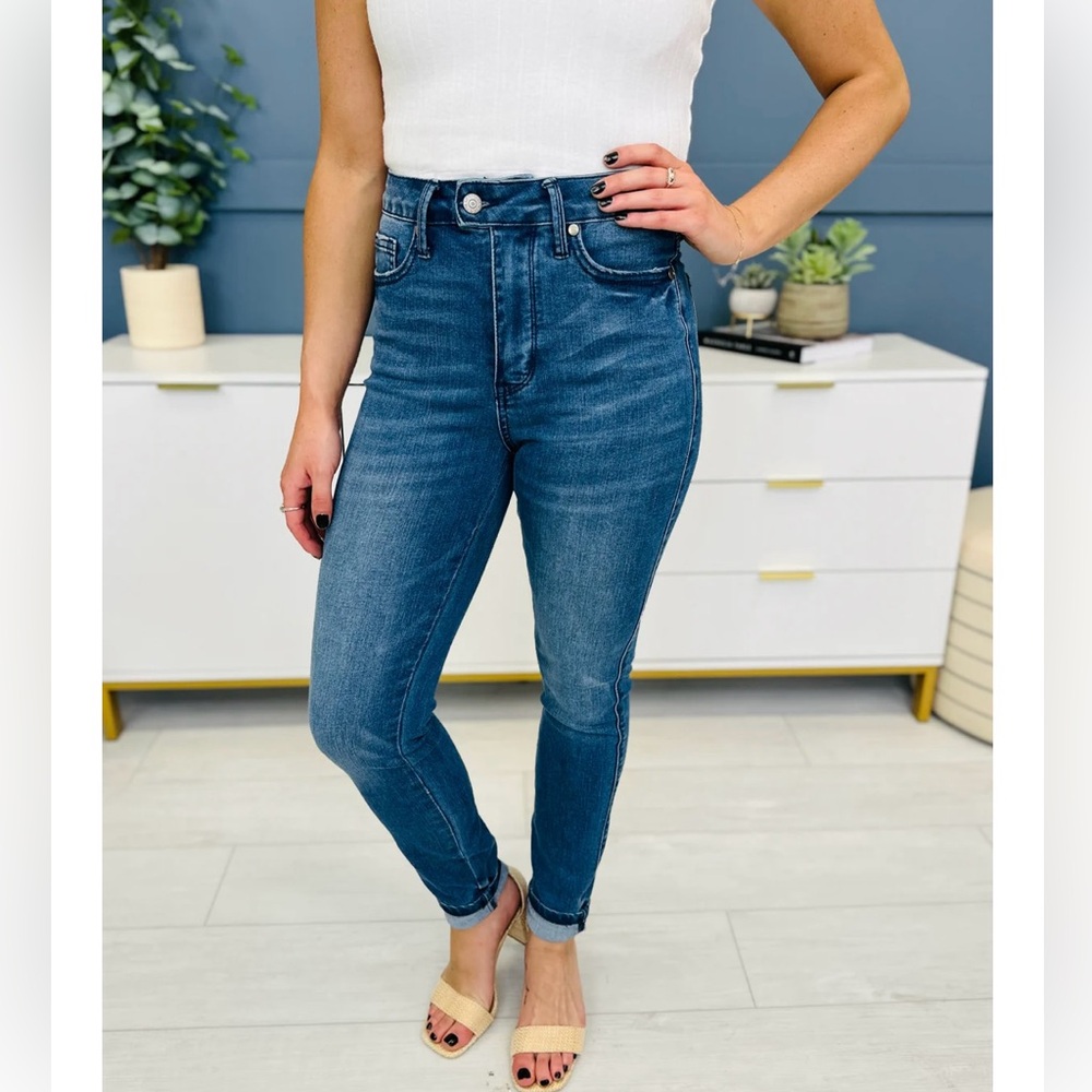 Judy Blue Plus/Reg Keep it Cool Tummy Control Skinny Jeans